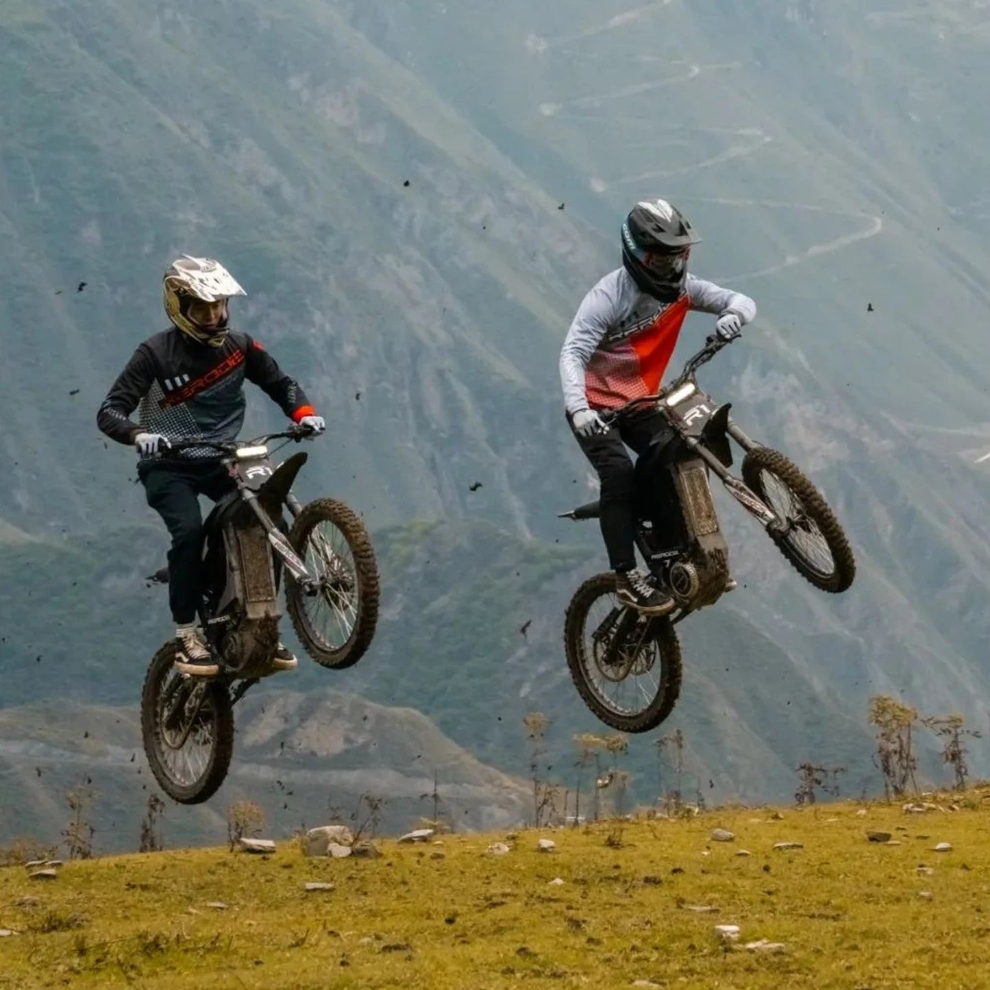 HEZZO Electric Dirt Bike 72v 35Ah Electric Bike 8000W Middrive Rerode R1 Ebike Off Road E Moto 53MPH 75 Miles Long Range 440NM