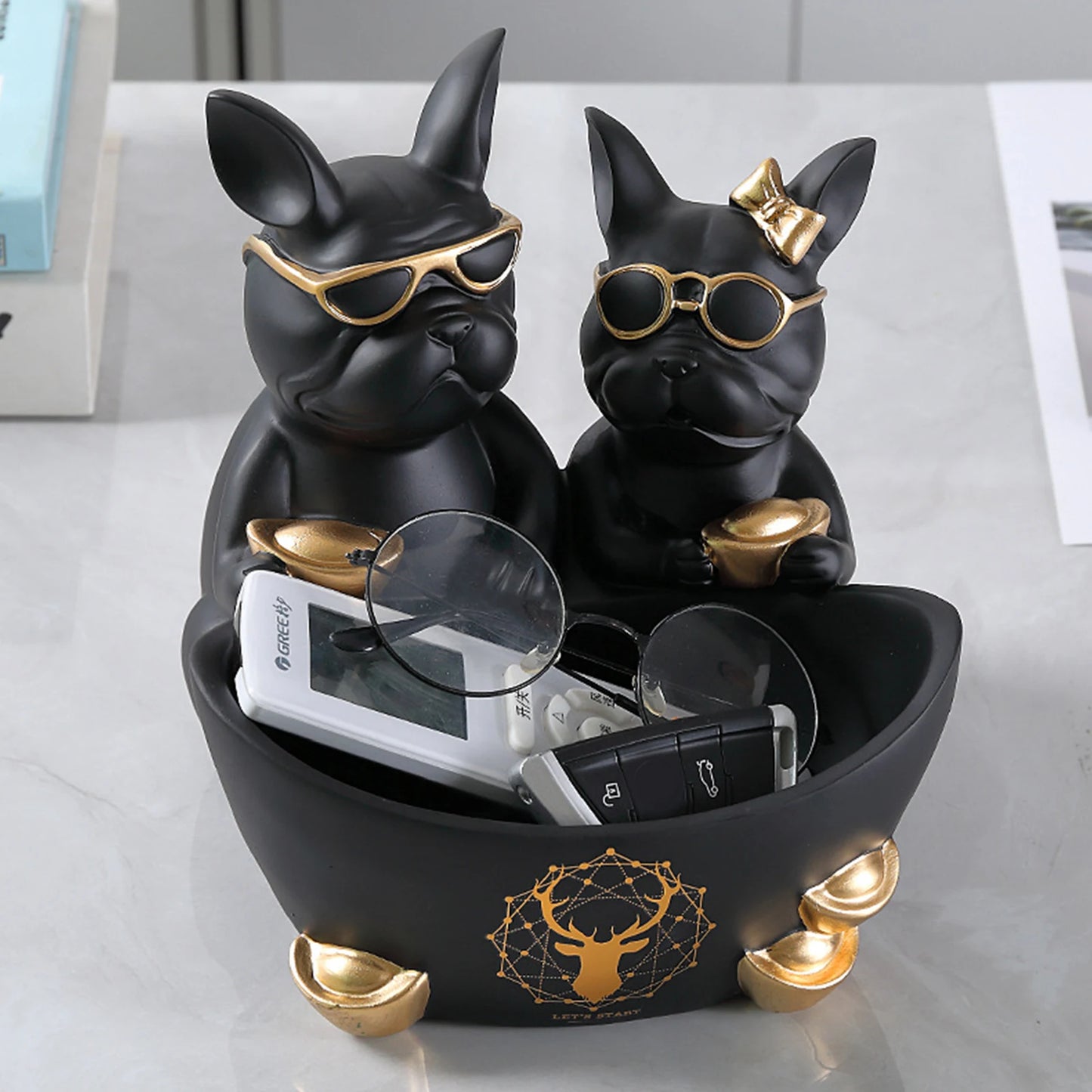 Resin Couple Dog Statue Decoration with Stainless Steel Disc Storage Statues Decor Simulated Art Props Good Gift for Living Room