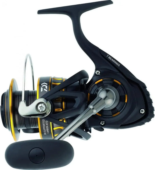 Saltwater Spinning Reel, 2500, 5.6: 1 Gear Ratio, 6+1 Bearings, 33.20" Retrieve Rate, 13.20 lb Max Drag,Black/gold
