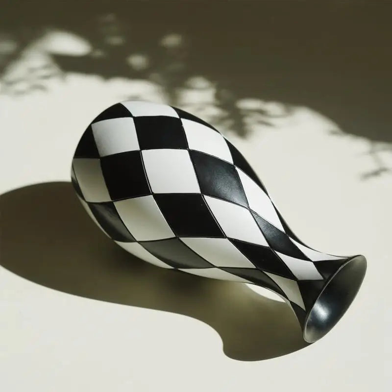 resin Striped Vase Black and White Stripes Flower Vase Unique Black and White Modern Flower Vase Home Furnishing Decoration