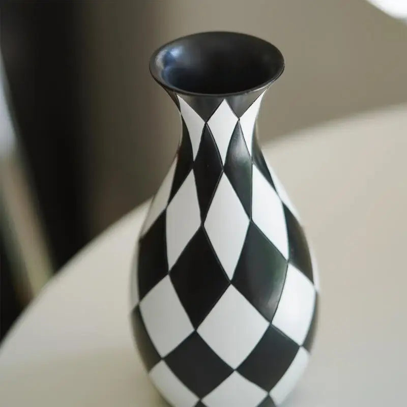 resin Striped Vase Black and White Stripes Flower Vase Unique Black and White Modern Flower Vase Home Furnishing Decoration