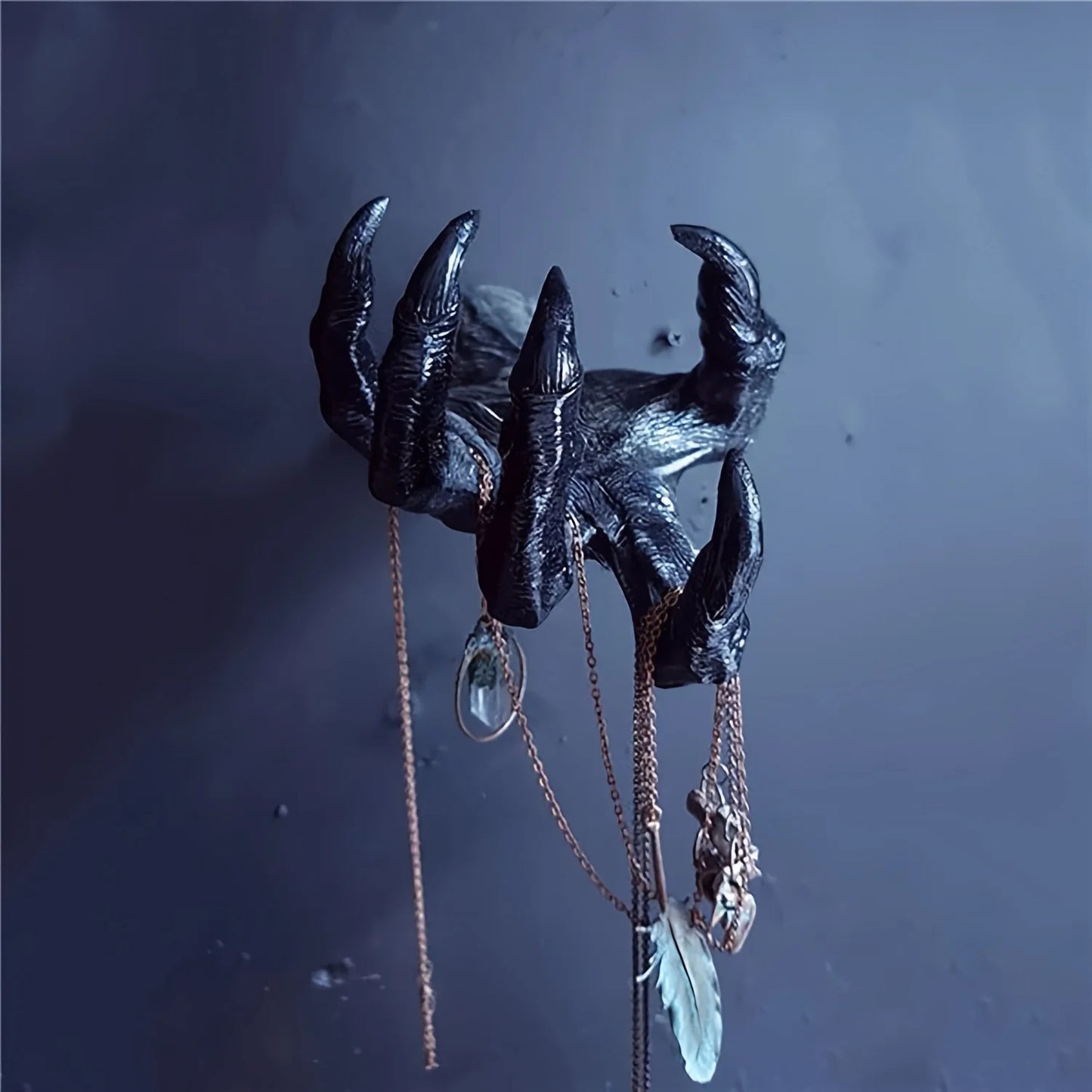 Demon Hand Wall Hanging Statues Devils Claw Hand Sculpture Gothic Decor, Halloween Wall Art Decorations For Living Room (Black A